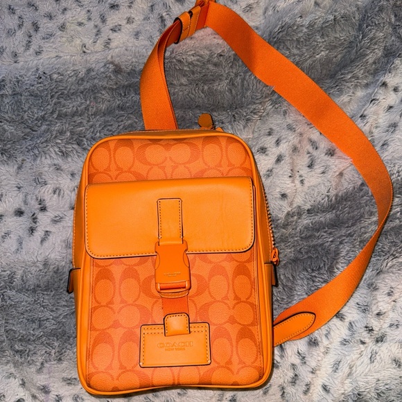Men’s or Women’s Orange Coach Crossbody Bag. Men’s and super rare to fine! NEW!! - Picture 1 of 7